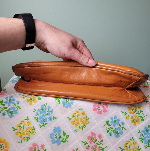 Mastercraft tan flap bag 1970s retro envelope clutch bag - Picture 11 of 16